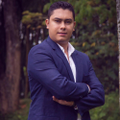 Mauricio R.